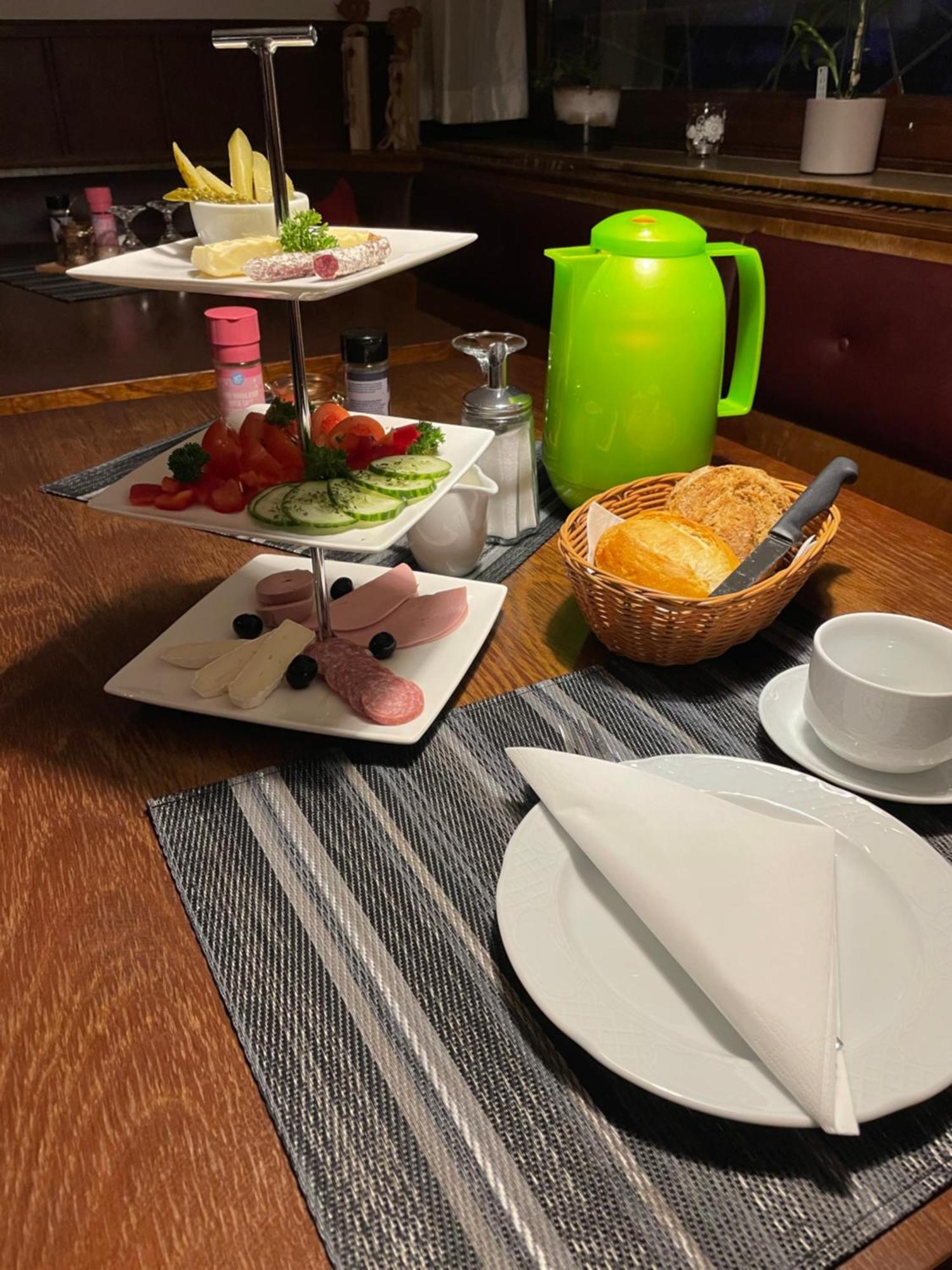 Отель Bistro-Zur-Quelle Минден Экстерьер фото