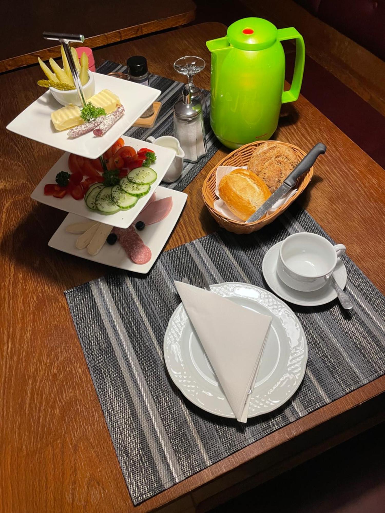Отель Bistro-Zur-Quelle Минден Экстерьер фото